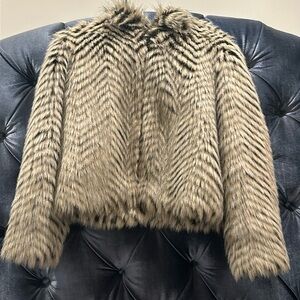 Chevron patterned faux fur zip up coat jacket so soft!!